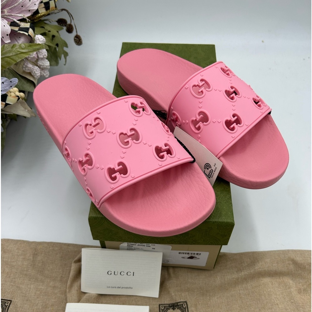 Women’s Gucci interlocking G rubber pool slides size 39 made in Italy